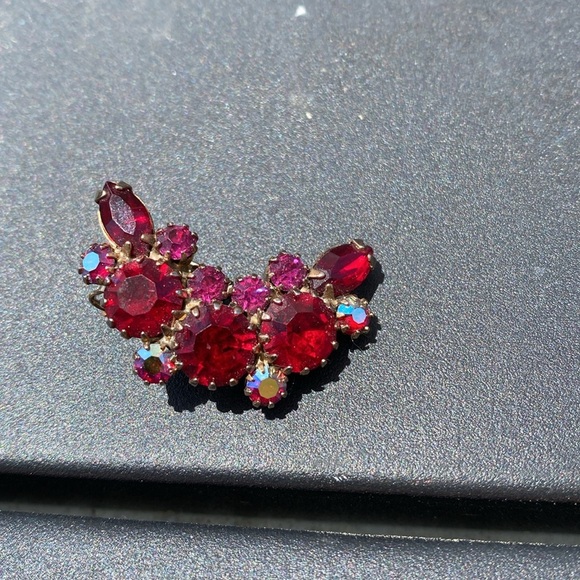 Elegant Red and Pink Crystal - Rhinestone Earrings - Vintage - clip on - Picture 4 of 6